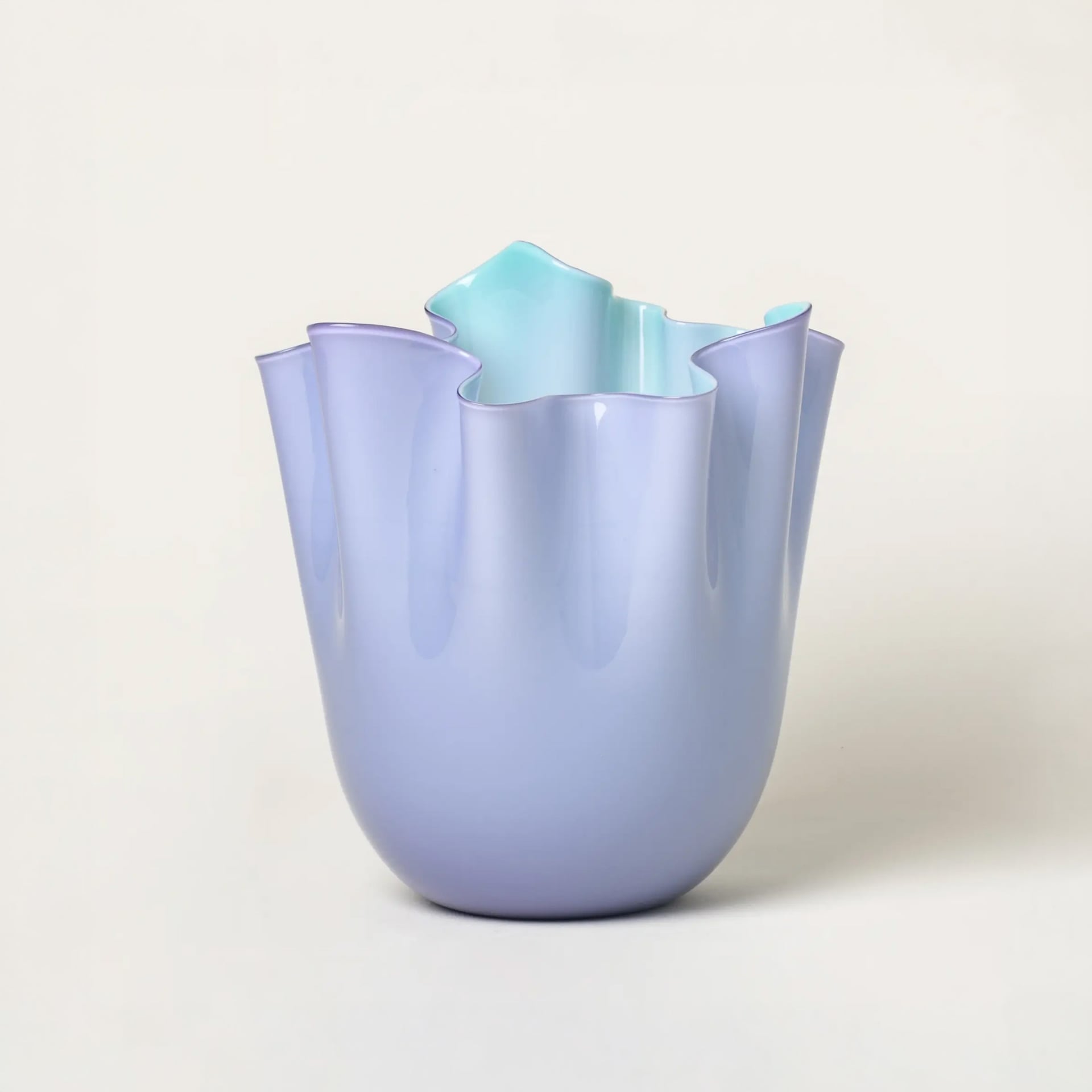 The Fazzoletto Medium Vase, Lilac/Mint 700.02 part of the Venini