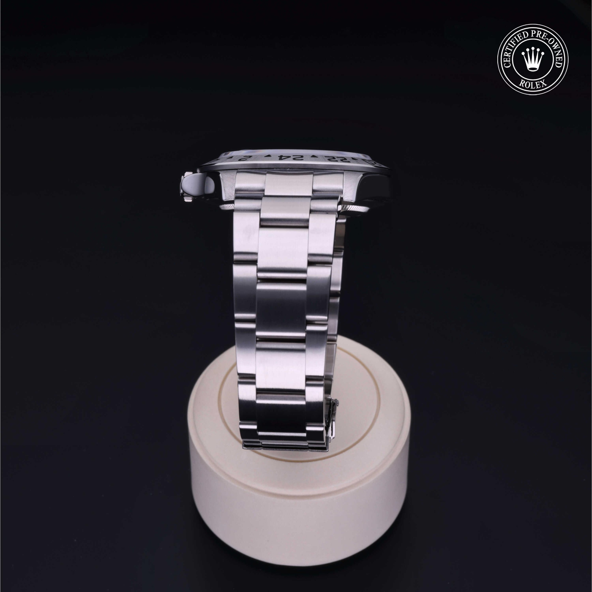 Rolex Explorer II 40 mm 16570 22