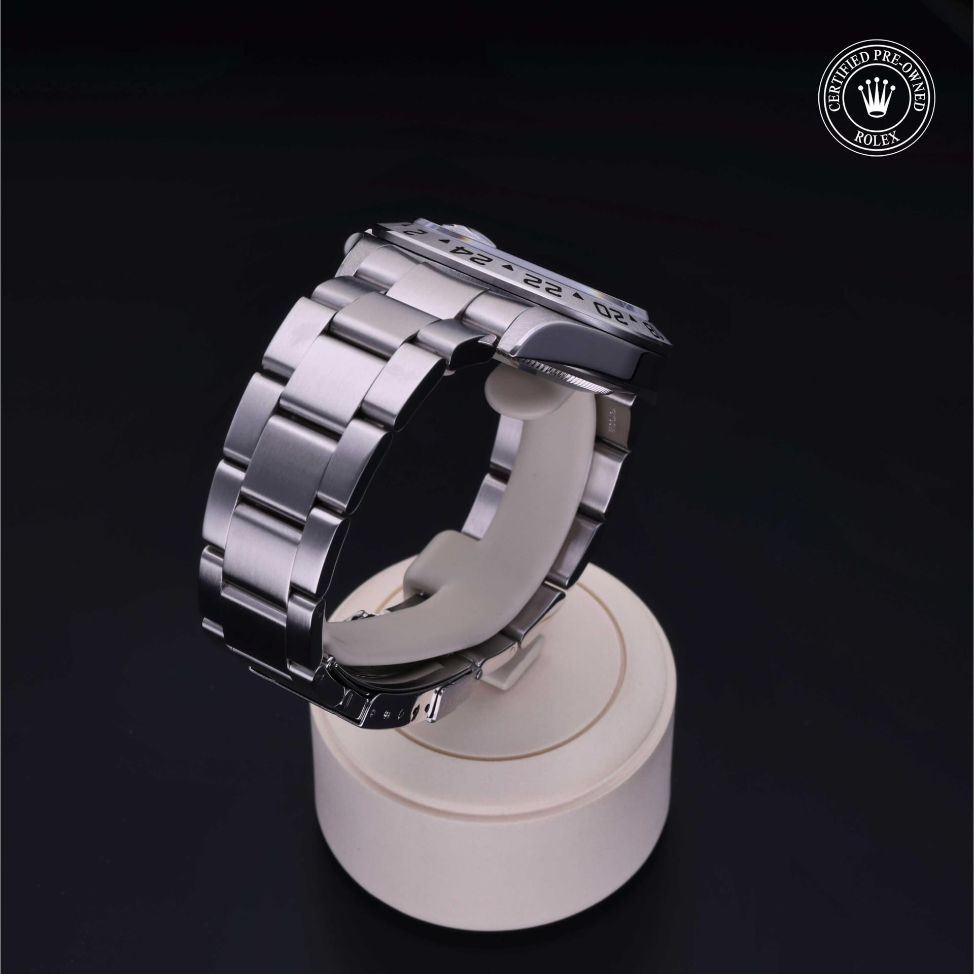 Rolex Explorer II 40 mm 16570 25